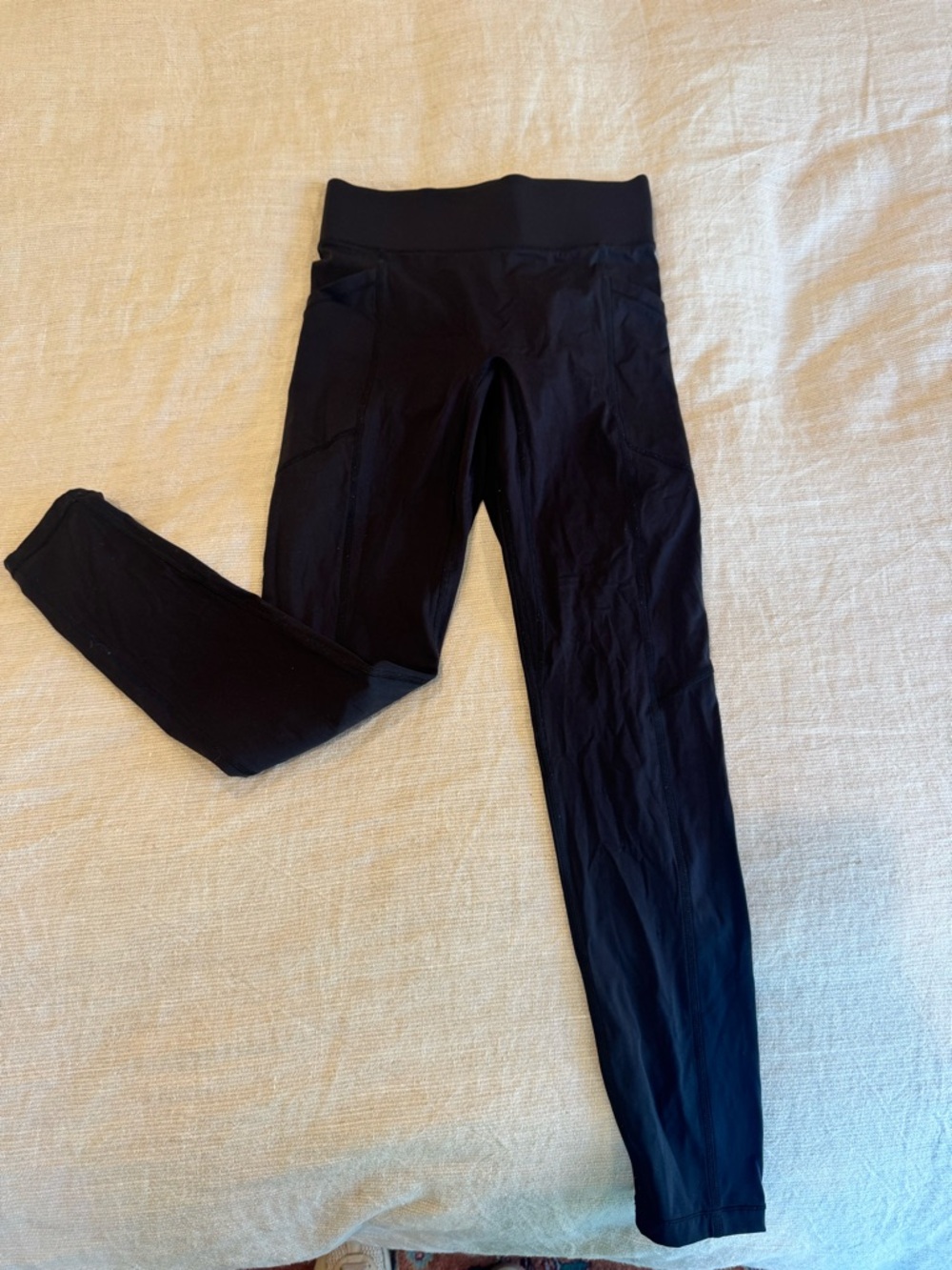 BANDIER High-Waisted Black Leggings with Side Pockets